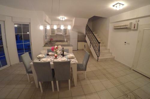 Bella Villa 2