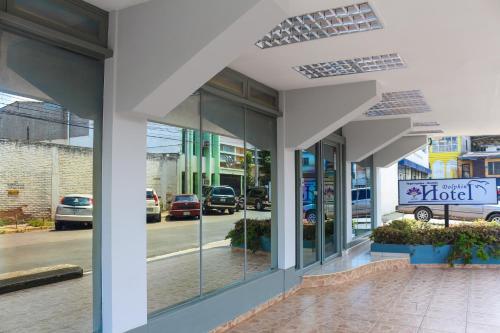 Dolphin Executives Hotel