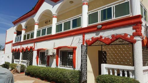 Hostal Ous And Buwa
