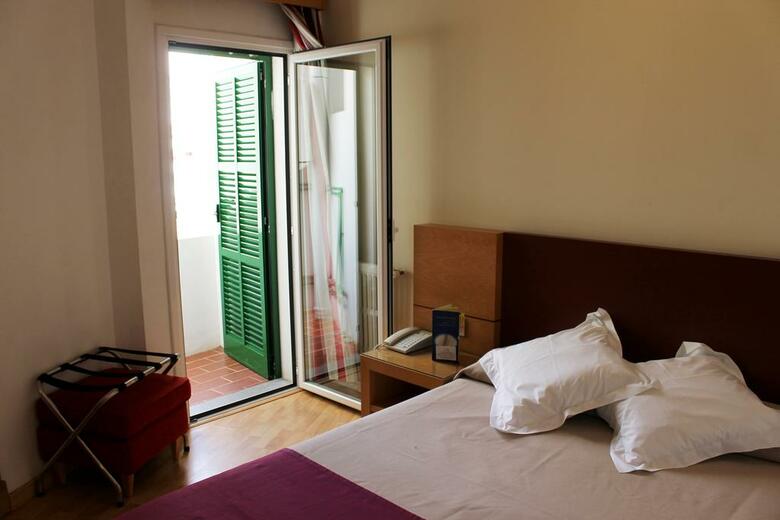 Hotel Amic Col�n