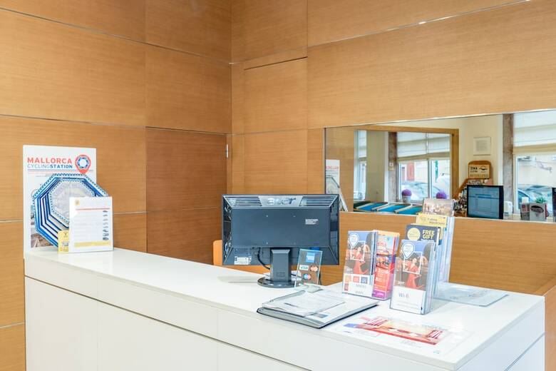 Hotel Amic Col�n