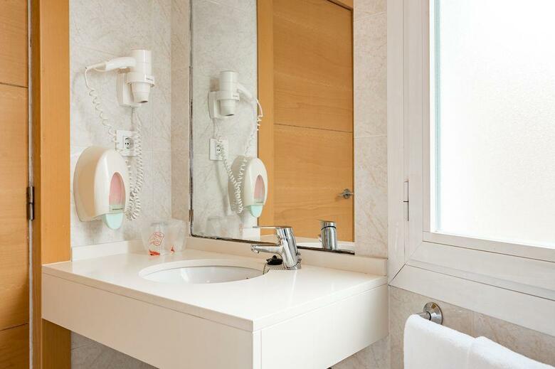 Hotel Amic Col�n