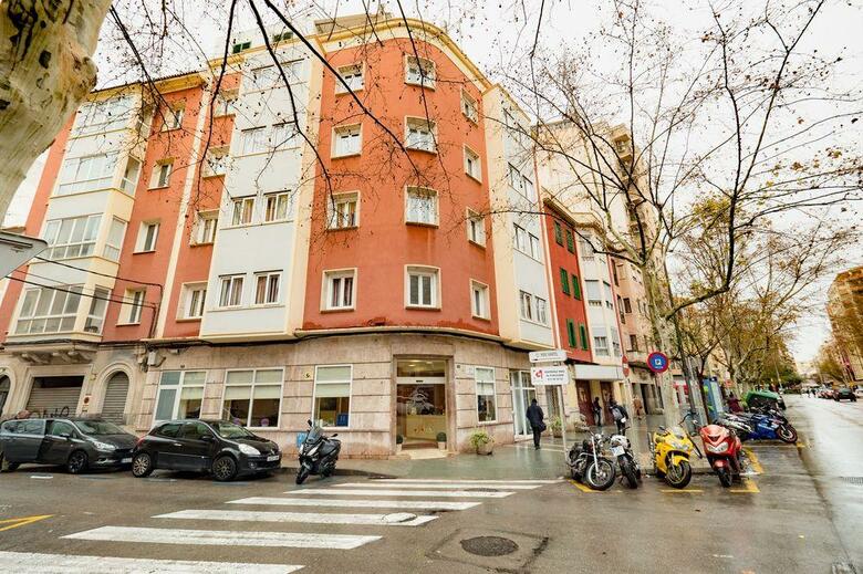 Hotel Amic Col�n