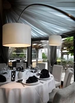 Hotel Les Tresoms Lake And Spa Resort