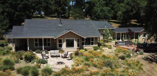 Bed & Breakfast Red Tail Ranch
