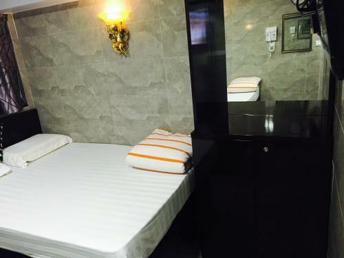 Hostal Modern Hotel