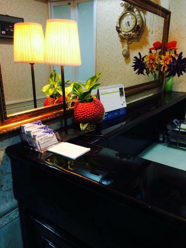 Hostal Modern Hotel
