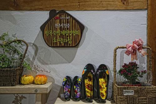 Hostal Happiness Full Hanok Guesthouse