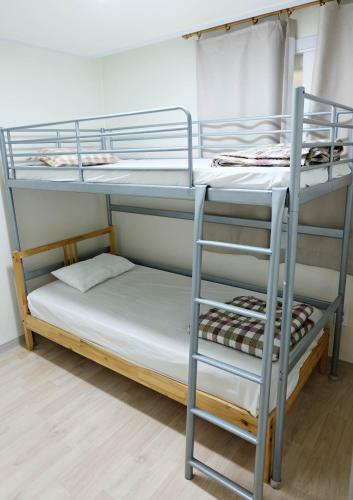 Hostal Yacht Guesthouse