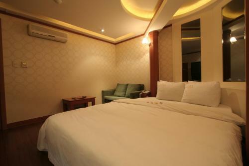 Utopia Hotel