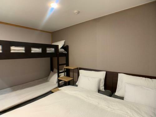 Hostal J-honor Guesthouse