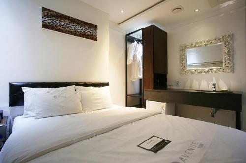 H Avenue Hotel