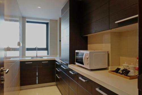 Ring Service Apartment No.8 On The East