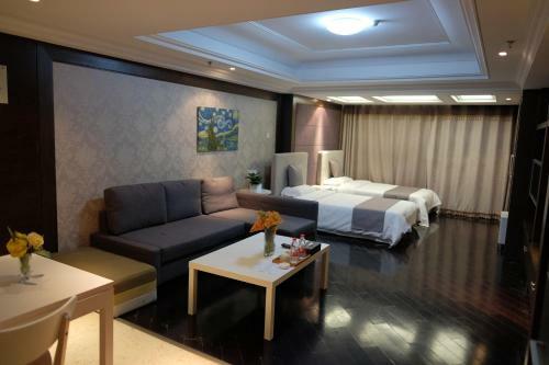 Ring Service Apartment No.8 On The East