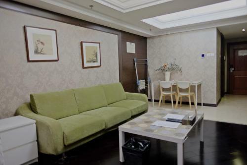 Ring Service Apartment No.8 On The East