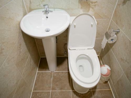 Hostal D.h Sinchon Guesthouse