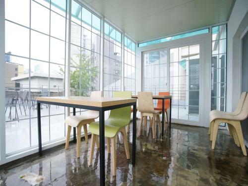 Hostal D.h Sinchon Guesthouse