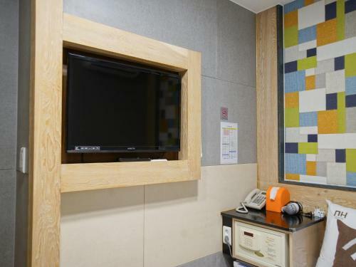 Hostal D.h Sinchon Guesthouse