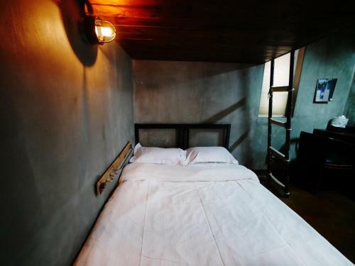 Hostal Twotwo House