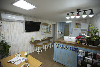 Hostal Jun Guesthouse