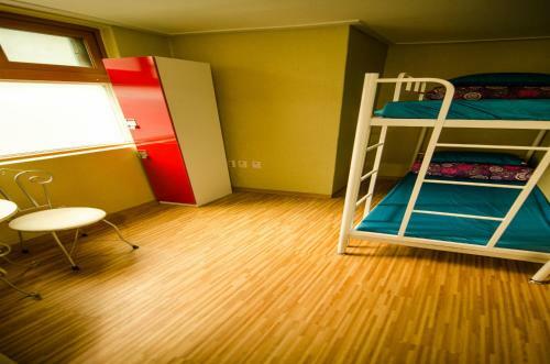 Hostal Kimchee Sinchon Guesthouse