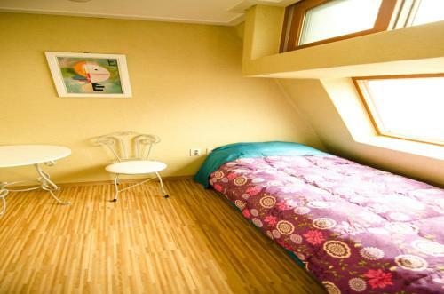 Hostal Kimchee Sinchon Guesthouse