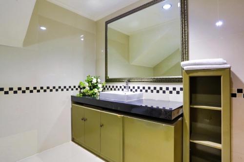 John's Pardede International Hotel