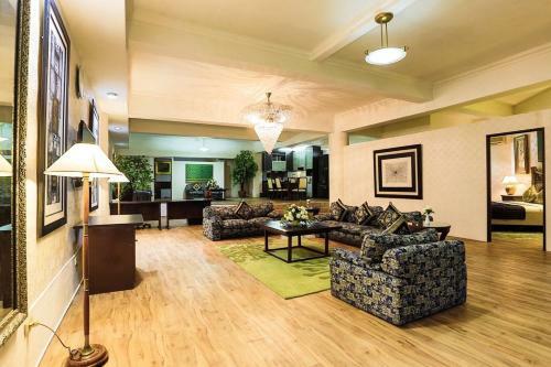John's Pardede International Hotel