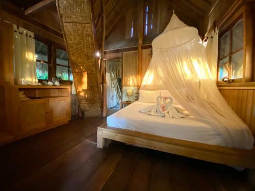 Flower Bud Bungalow Balangan