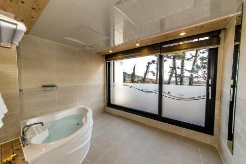 Hotel Sanbangsanae Resort