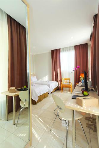 Hostal Topaz Residence