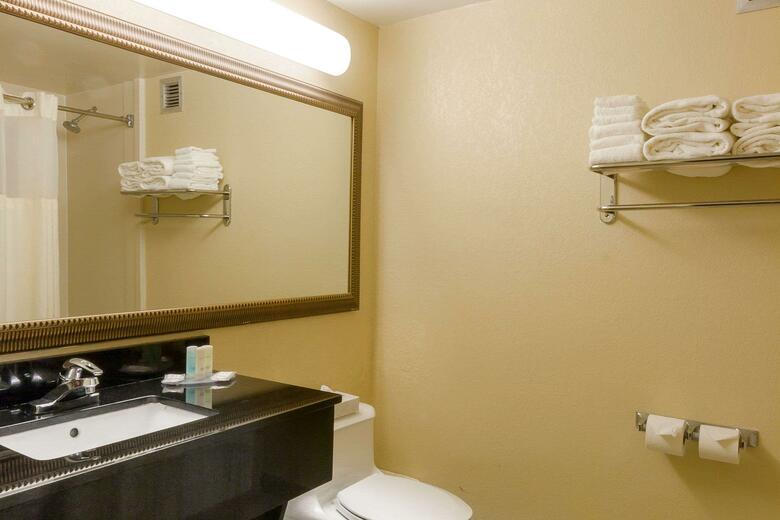 Hotel Clarion Inn & Suites Miami Airport