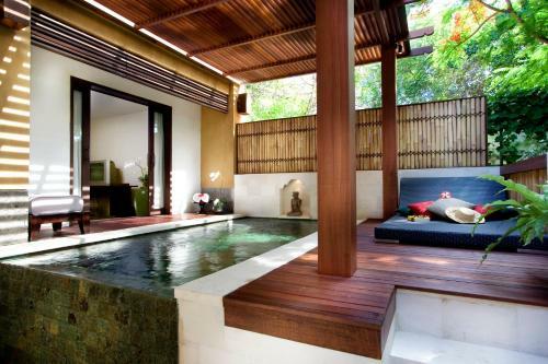 Hotel The Sandi Phala Beach Resort And Ma Joly Restaurant