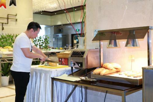 Yiwu Zhong Lian Kai Xin Hotel