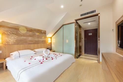 Yiwu Luckbear Hotel