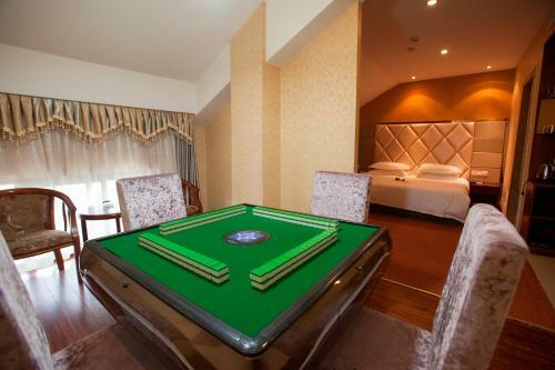 Yiwu Luckbear Hotel