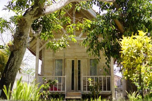 Hostal Coconut Village Guest House
