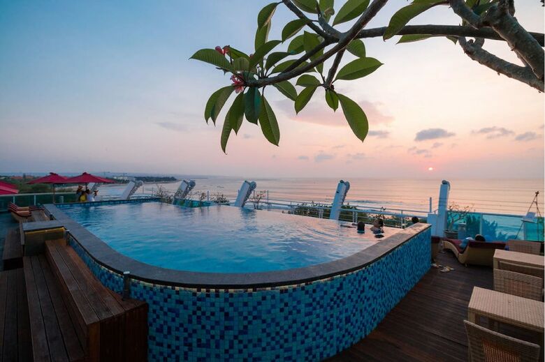 Kutabex Beachfront Hotel
