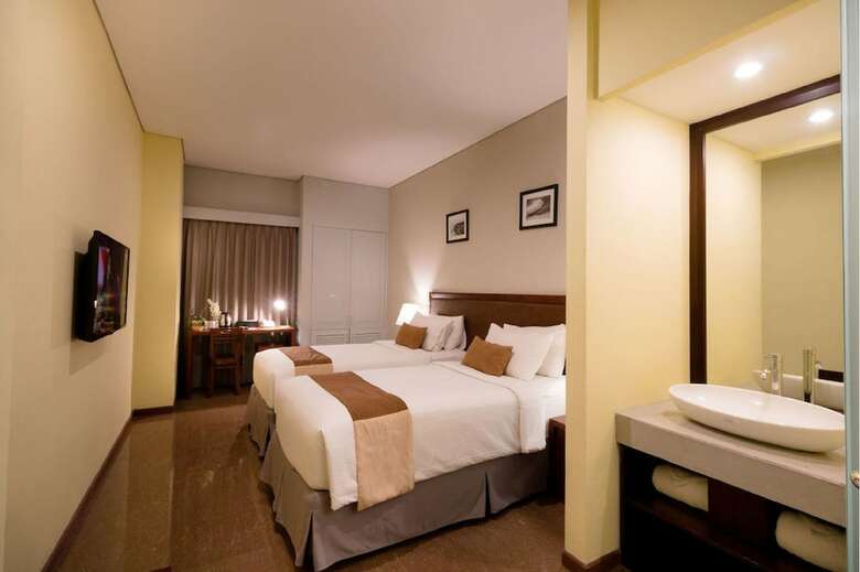 Kutabex Beachfront Hotel