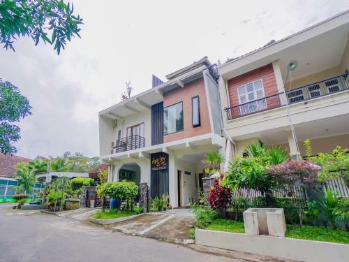 Hostal Oyo 90319 Angler Guest House Malang