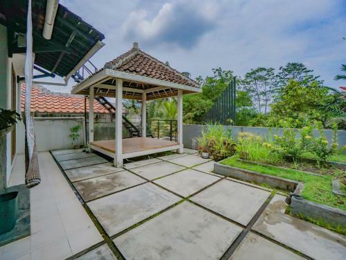 Hostal Oyo 90319 Angler Guest House Malang
