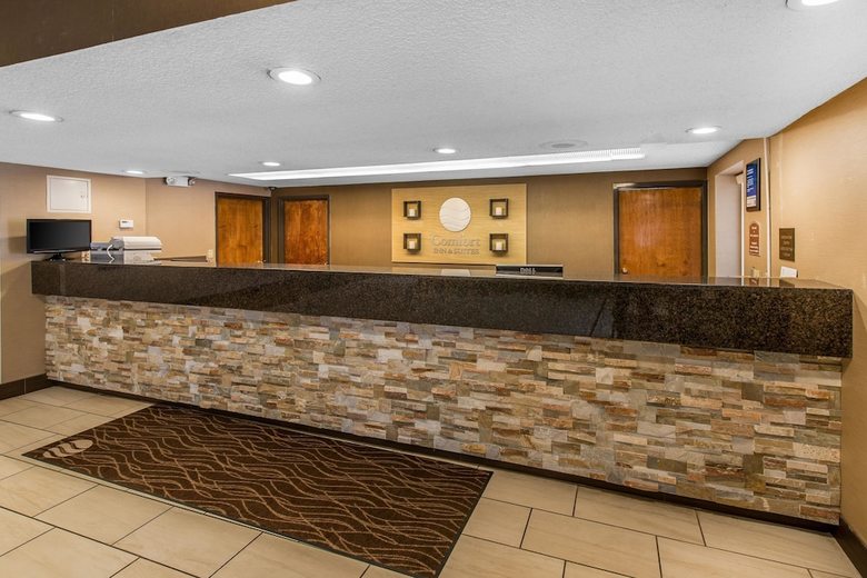 Hotel Comfort Inn & Suites