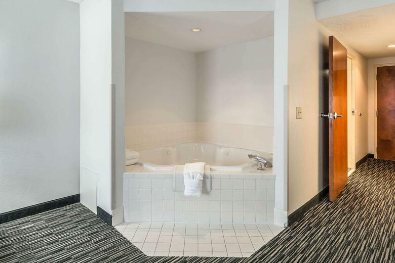 Hotel Comfort Inn West