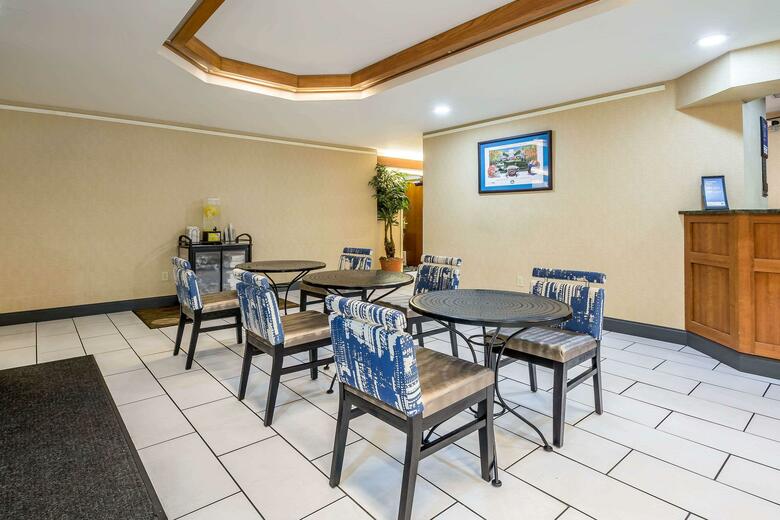 Hotel Comfort Inn West