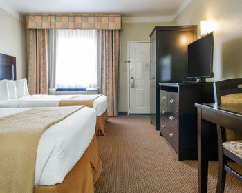 Hotel Quality Inn & Suites