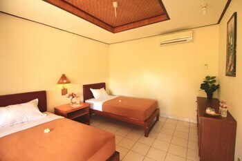 Lovina Beach Hotel