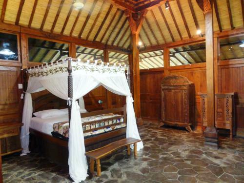 Lovina Beachhouse Villas