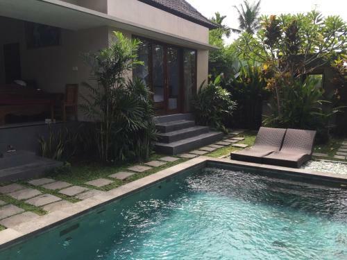 Ratna Villa