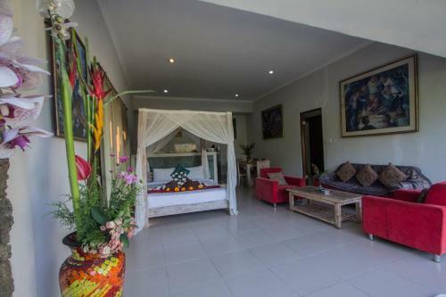 Ratna Villa