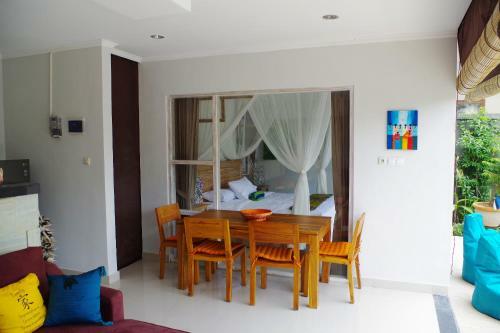 Ratna Villa